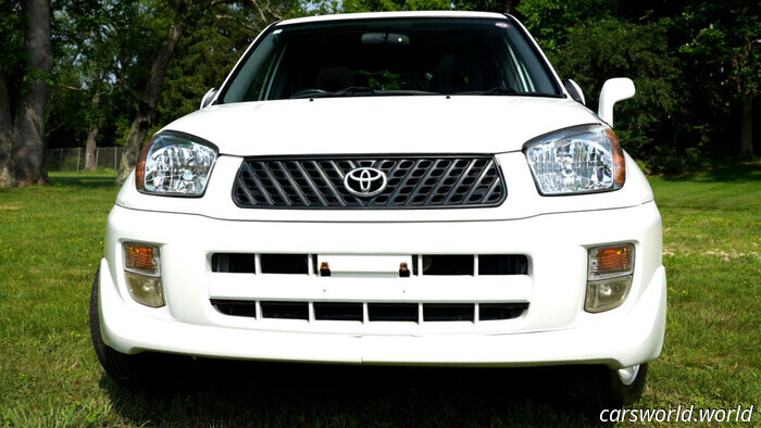 Qualcuno ha tenuto questo manuale RAV4 in una capsula del tempo per 25 anni / Carscoops